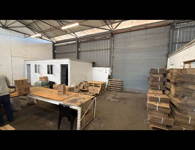 446M² WAREHOUSE TO LET IN EVERITE INDUSTRIA